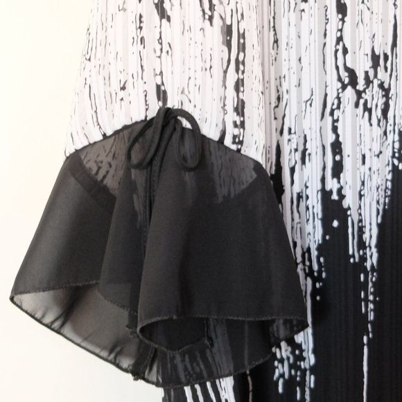 Elegant Black and White Women's Blouse - Picture 3 of 9